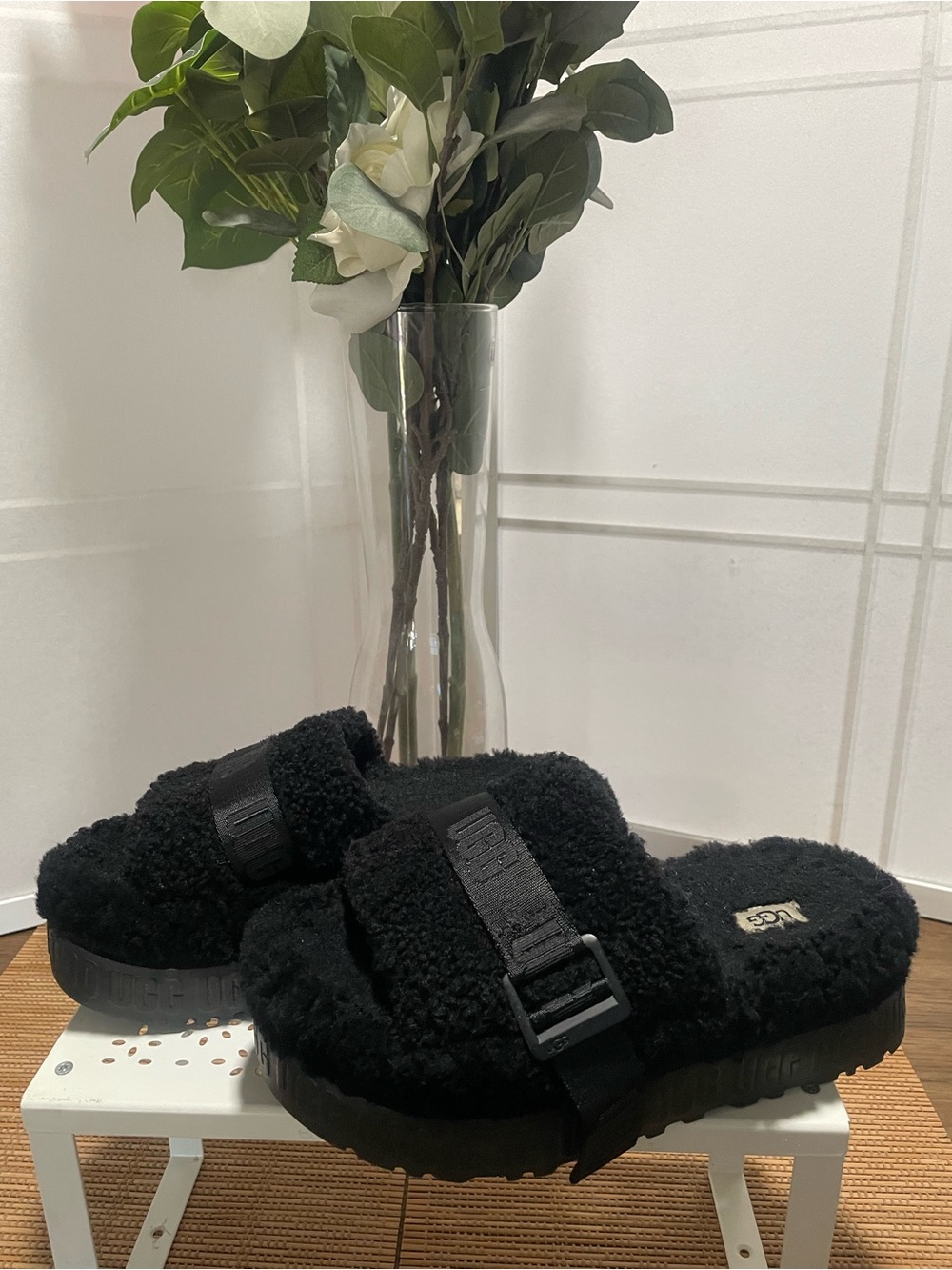 UGG Fluffita Slide Slippers Black Size 7 STYLE: 1113475-BLK - Picture 2 of 15